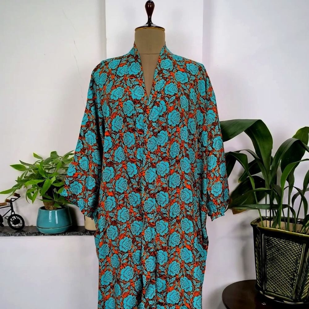 NEW SILK ROBE - Picture 7 of 7